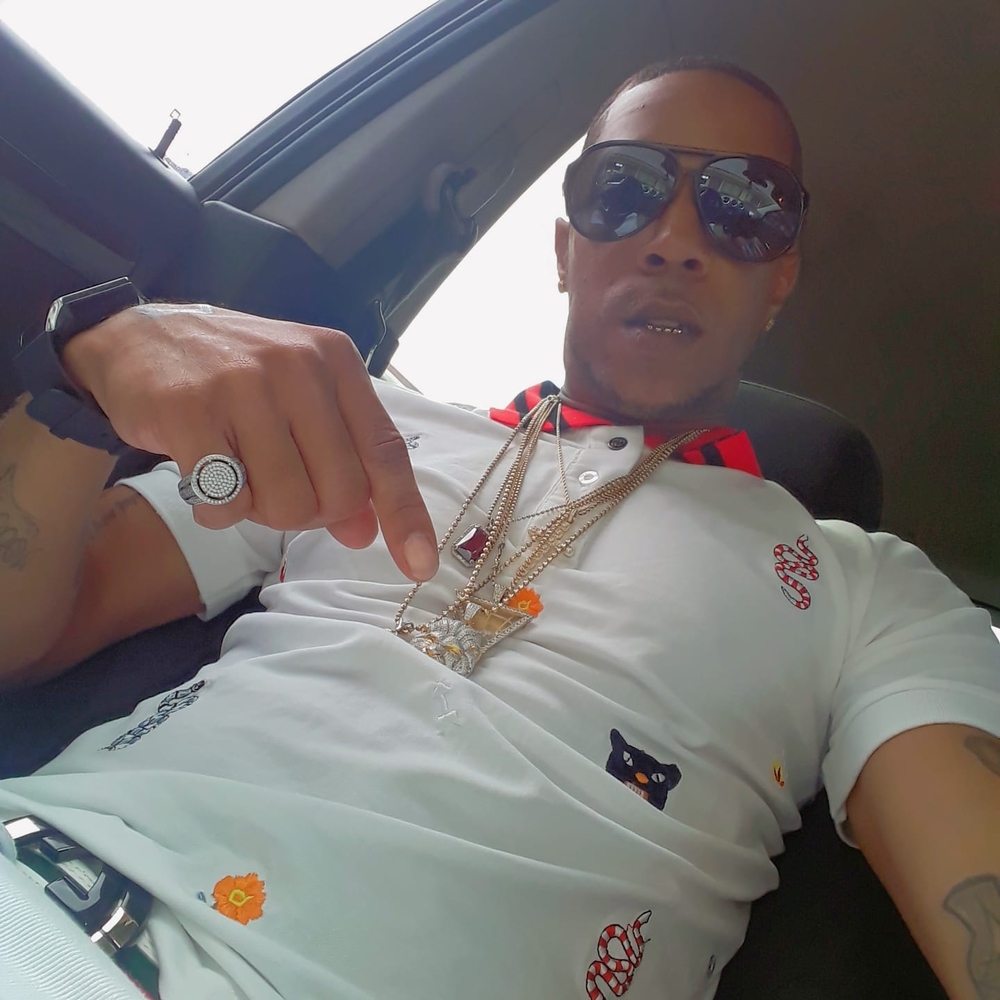 Meet your Posher, Headhuncho